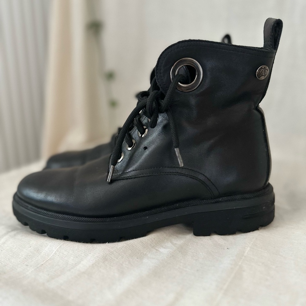 Women's Lightweight Leather Boots with side zipper